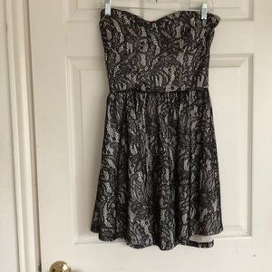 Dress strapless lace